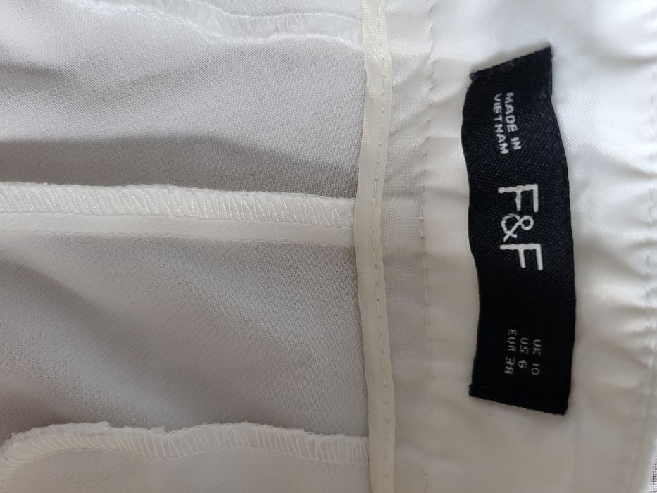 Szorty kremowe 38 F&F