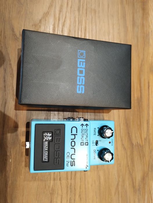 ギター BOSS / CE-2W boss-ce-2w.jpg