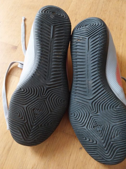 Sprzedam buty piłkarskie halówki nike rozm.34