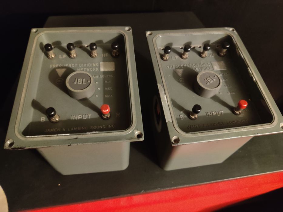 Crossovers JBL modelo 3110