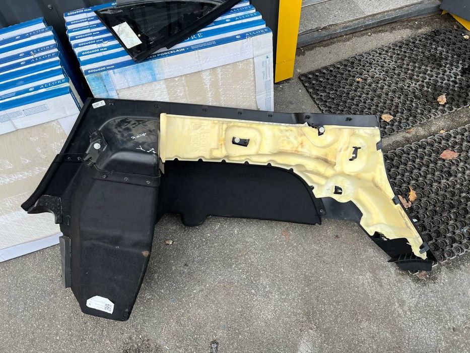 карта багажника права 7-містна Tesla Y 21- бу оригінал