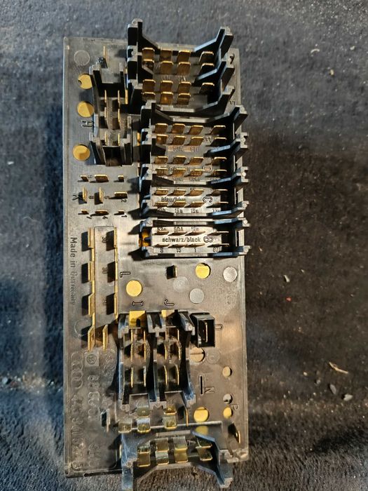 Блок предохранителей Сеат Ауди 80/90/купе/кабриолет