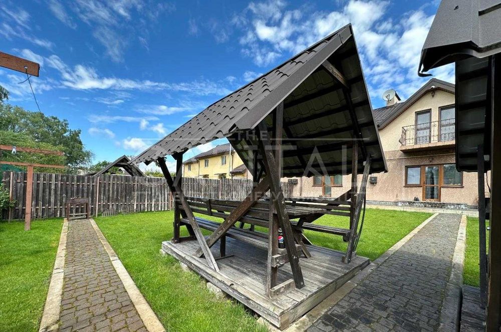 Продаж жилого комплексу, 9 таун-хаусів, усі здані, окупність 10 років