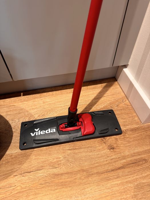 Mop Vileda Ultramax Płaski Zestaw z Wiadrem Wyciskaczem Czarno Czerwony
