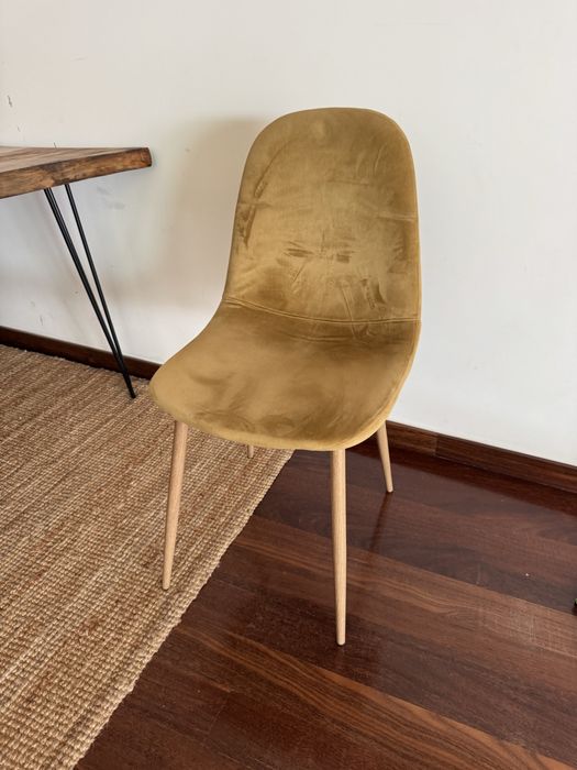 Cadeiras sortidas semi-novas