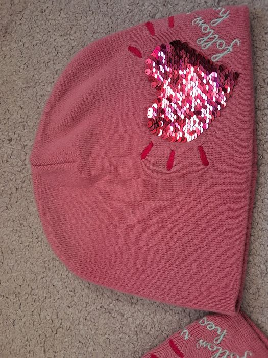 Демисезонная шапка,можно для двойни