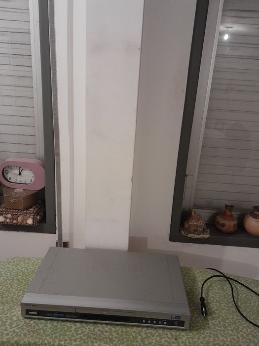 Vendo Leitor de DVD SAMSUNG muito bonito em bom estado