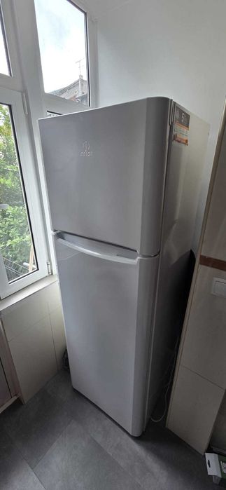 Frigorífico INDESIT ótimo estado. 174cm de altura, 60cm de largura