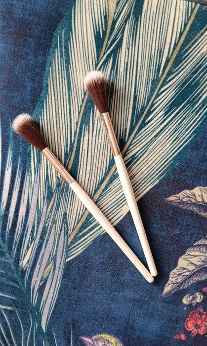 Dwa pędzle do makijażu