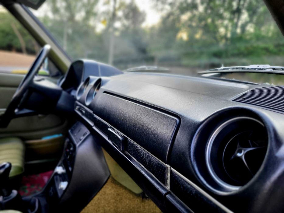 Mercedes-123  Classic  Old Car