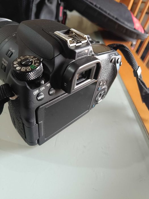 Canon EOS 77D+Canon EF-S 18-135mm