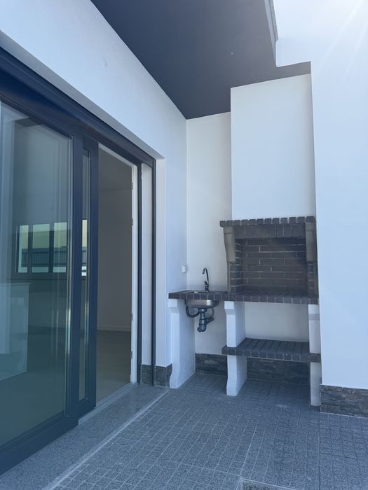Moradia isolada terrea com piscina