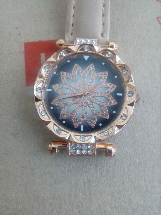 Жіночий годинник / наручні часи