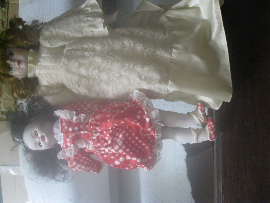 Bonecas com cara, mãos e pés em porcelana