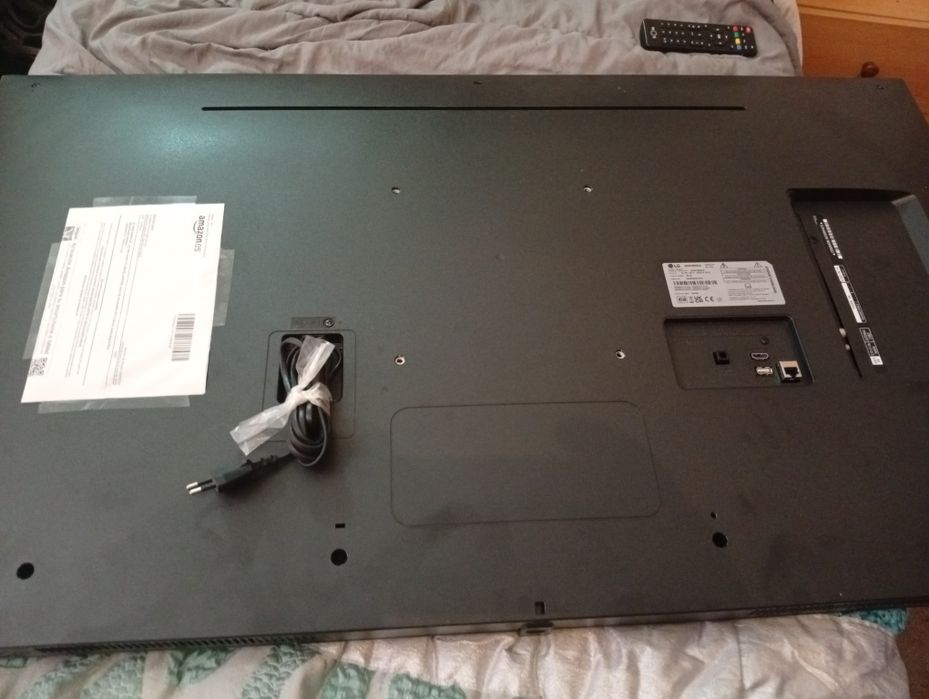 Vendo Smart TV LG uhd 50 ", tem o ecrã partido mas tenho a caixa e o resto dos componentes estão a