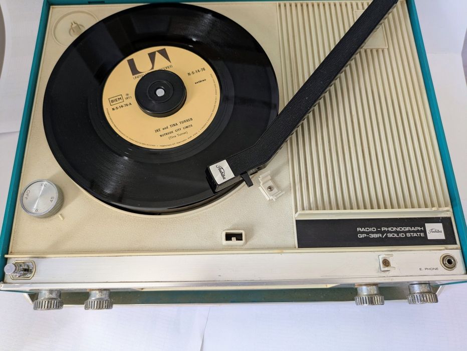 Radio Phonograph Toshiba portable Modelo GP 38R