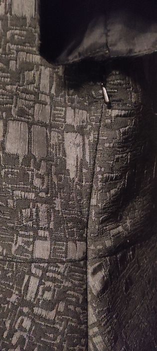 Elegancka czarna bluzka o ciekawej fakturze materiału  Betty Jackson