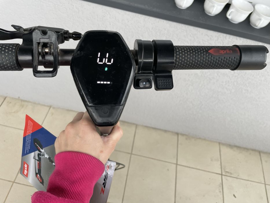 Електросамокат Aprilia eSRZ