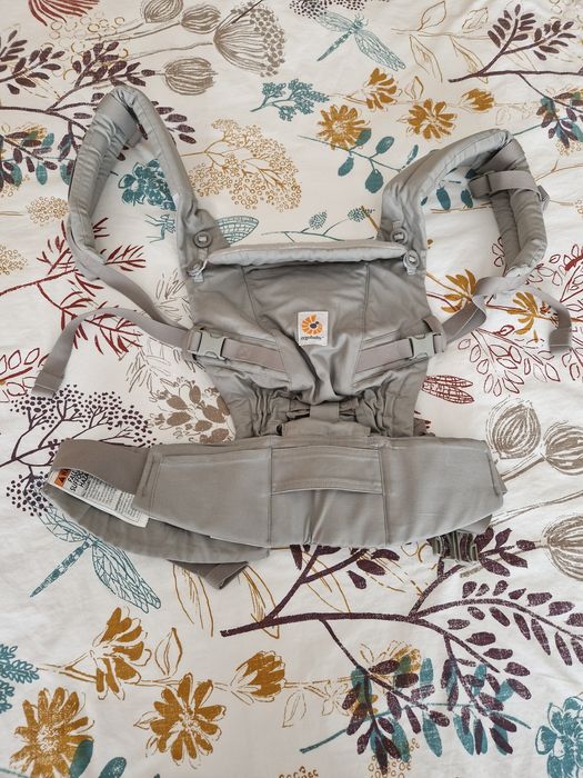 ergobaby mochila portabebés adapt malha softflex™ – cinza pérola