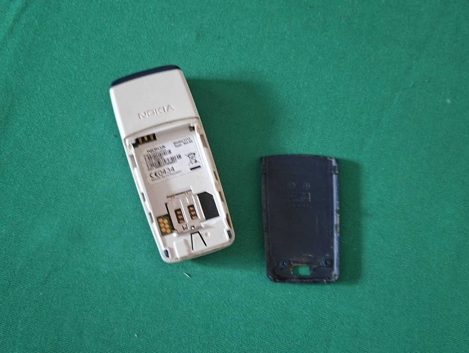Telemovel vintage Nokia 1112 - avariado