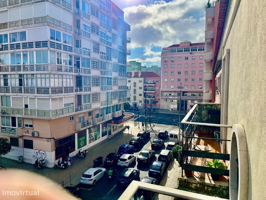 Arrenda-se Apartamento T4 em Alvalade –  Remodelado | Com Garagem + 1