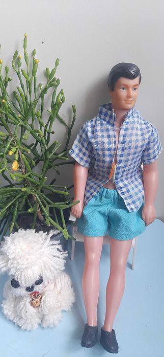 Куклы Барби, бу, разных периодови моделей