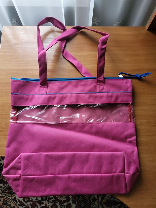 Продам жіночу сумку на блискавці.