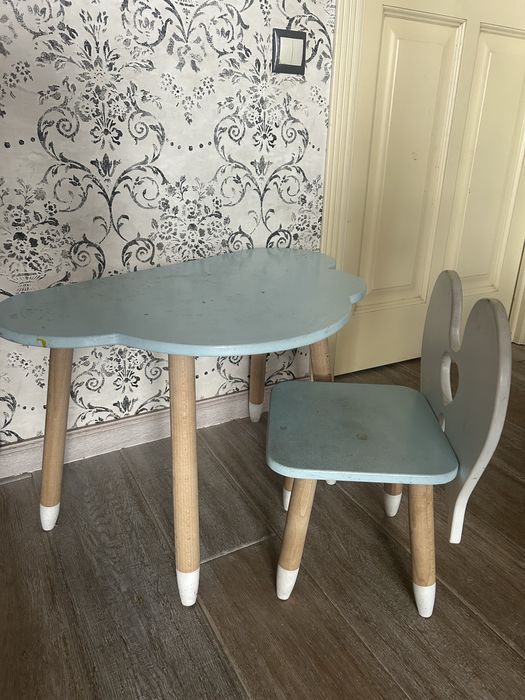 Детский столик для ребенка