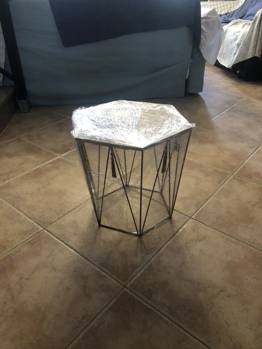 Vendo pequena mesa de sala