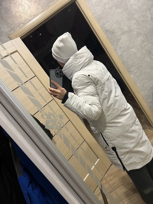 Продам зимову подовжену куртку в гарному стані