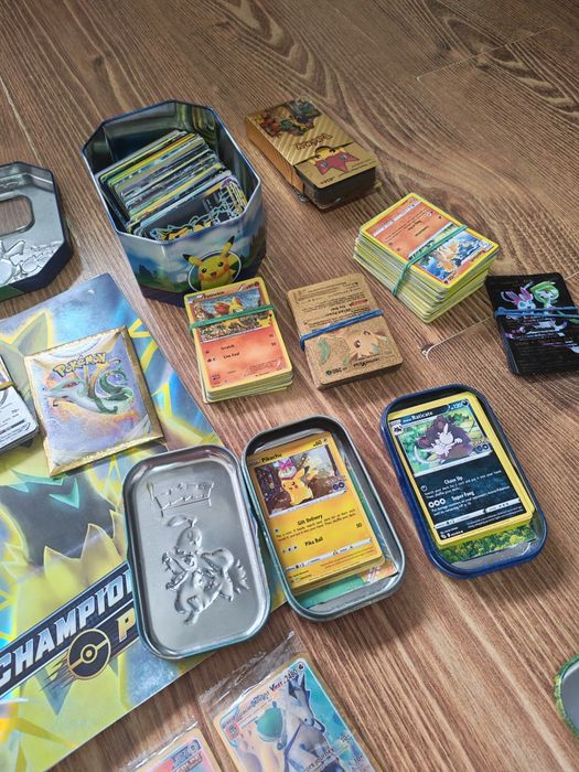 Duży zestaw POKEMON, karty, albumy pudełka.