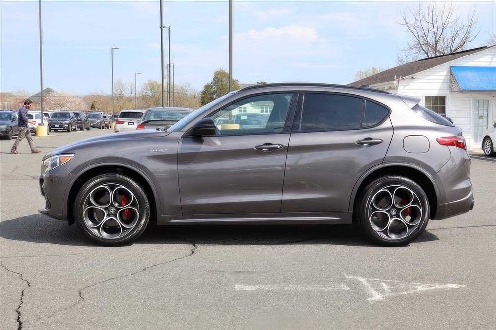 Alfa Romeo Stelvio Veloce      2023