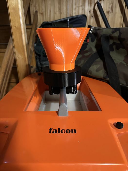 Rozrzutnik do łódki zanętowej