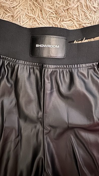 шкіряна спідниця і шкіряні шорти