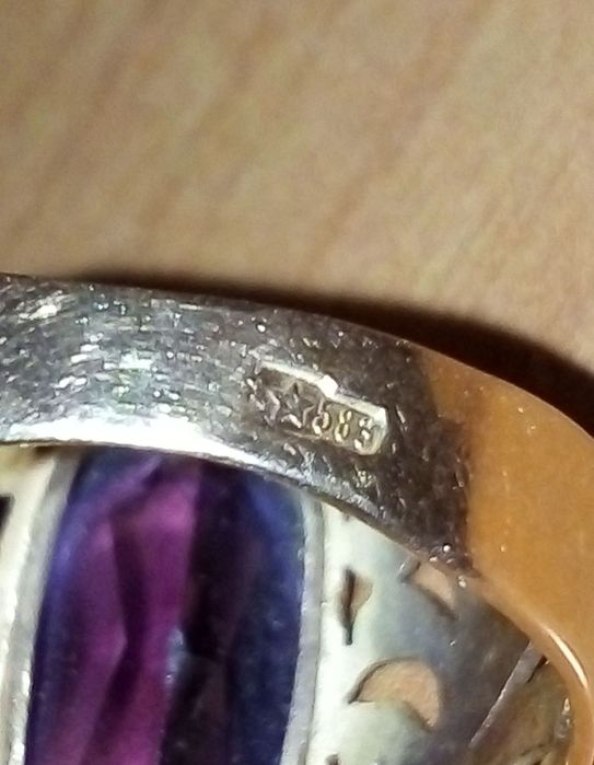 Золотое кольцо, перстень вес 6,76,р-р 18, 583 проба 70г