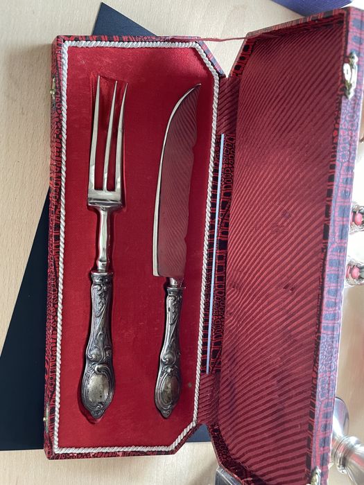 Conjunto de faca e garfo de servir em prata e outros