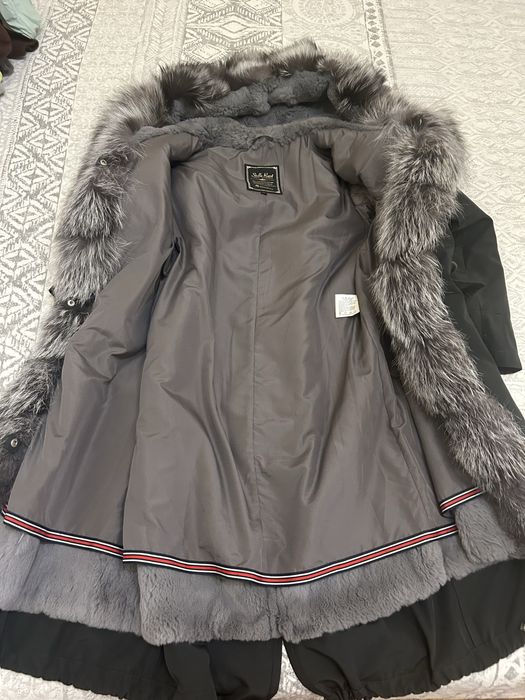 Продам парку з натуральним хутром