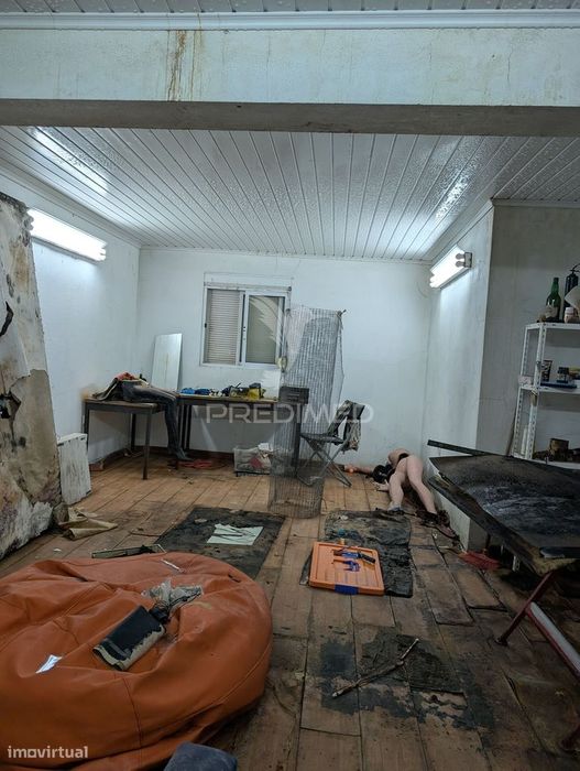 Moradia Bi-familiar para reconstrução