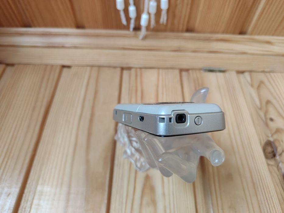 Nokia N82          .