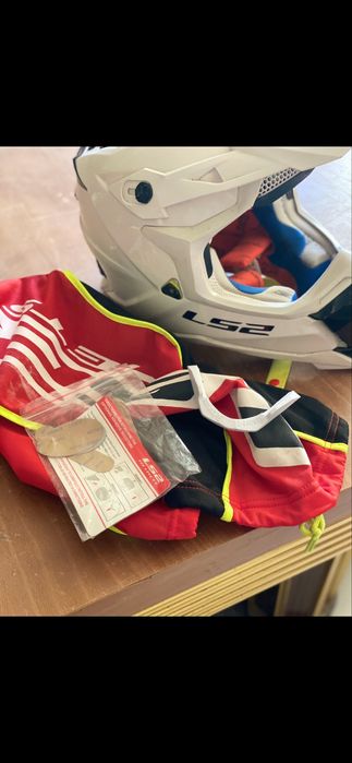 capacete de motocross LS2 MX470 Subverter branco.