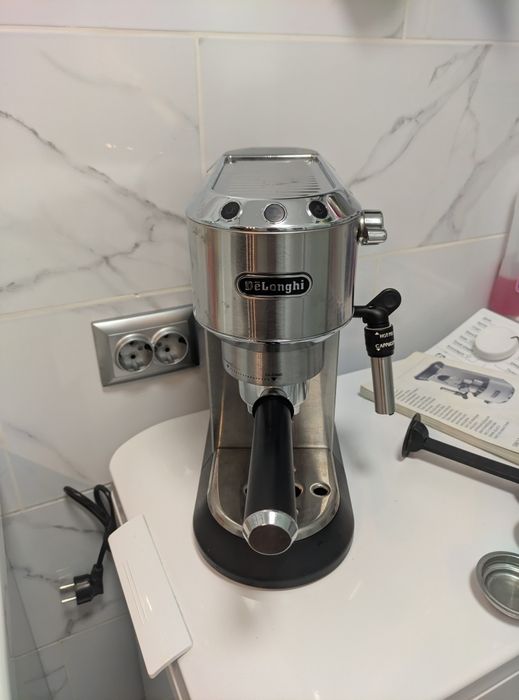 Кавоварка. Каво машина. Delonghi Dedica EC685