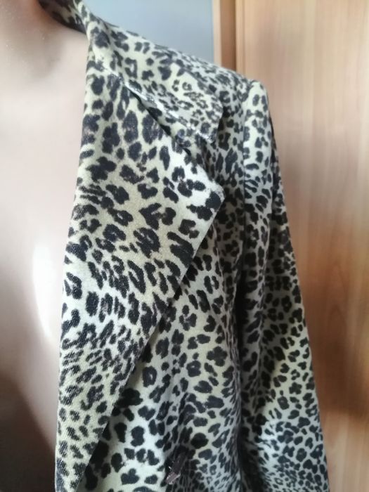 Żakiet damski z weluru.