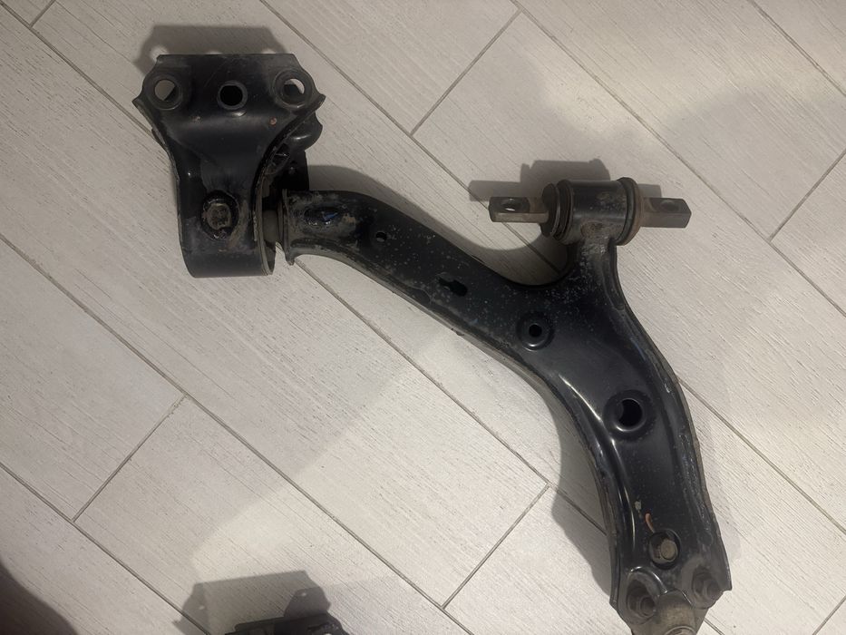 Ричаги правий та лівий передній Honda Cr-v RM3 2016 року