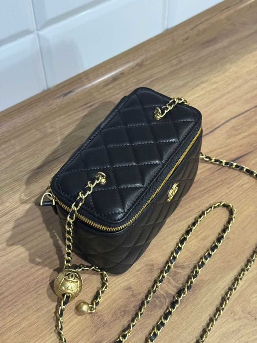 Czarna elegancka torebka – pikowany fason