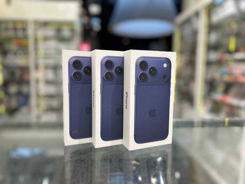 iPhone 17 Pro 512 GB Blue Telakces Manufaktura