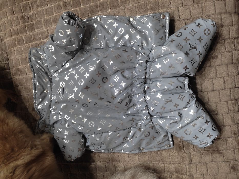 Продам собачий зимний комбинезон