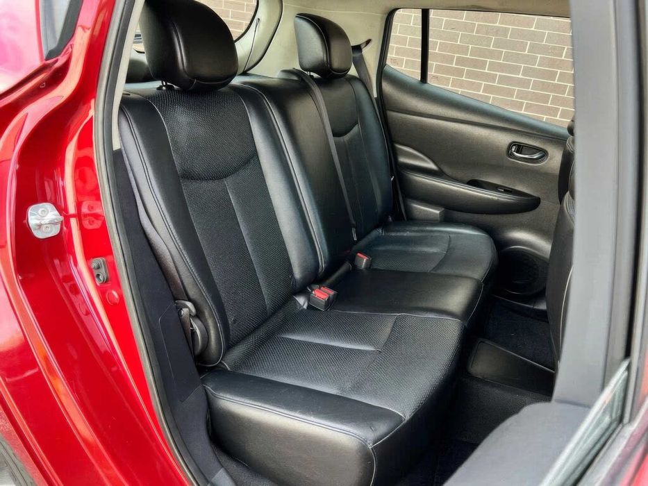 Nissan LEAF SL      2015