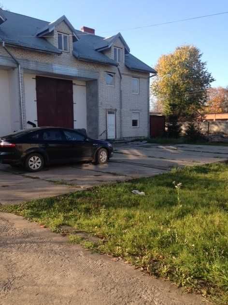 Продаж комерційної нерухомості (2 будівлі+територія)