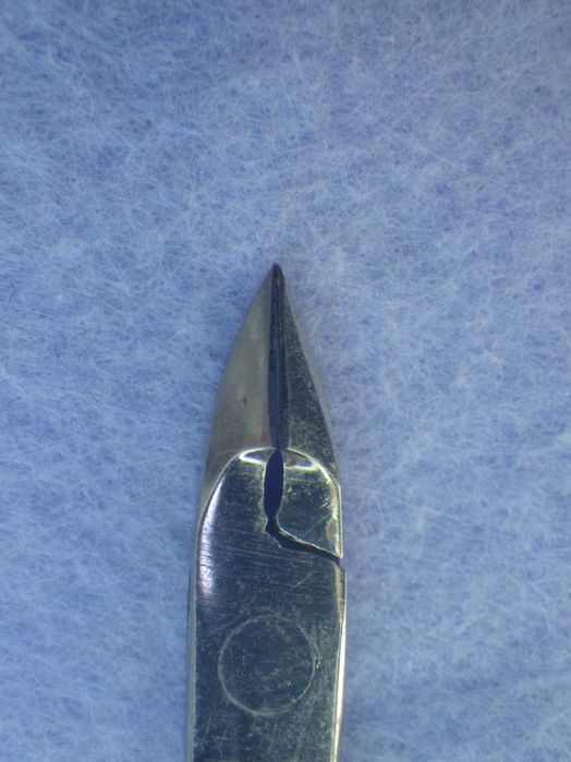 Маникюрные кусачки для ногтей.