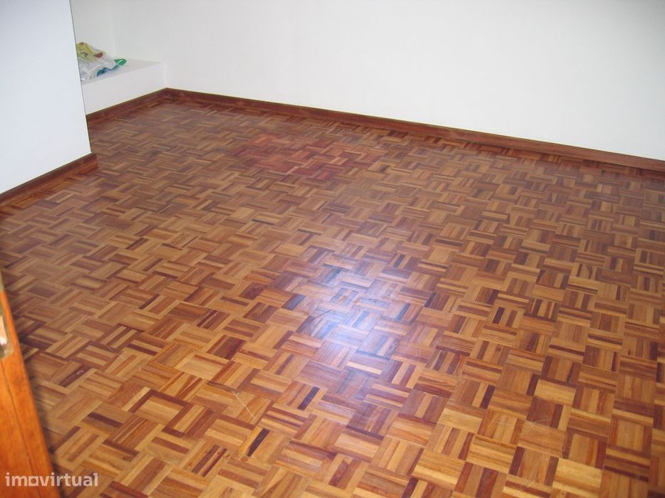 Apartamento T4 Duplex com Jardim e Varanda